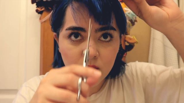 How to Trim Your Own Bangs смотреть онлайн