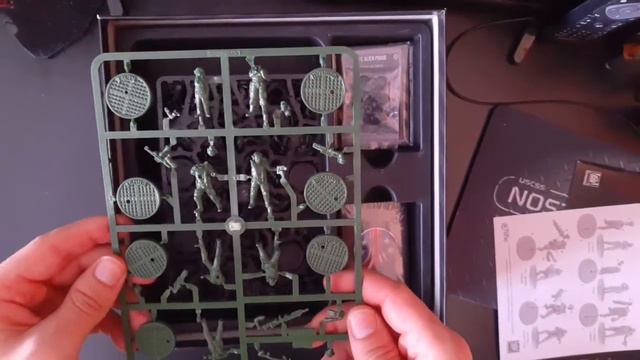 Aliens Another Glorious Day in The Corps Boardgame UNBOXING German смотреть онлайн