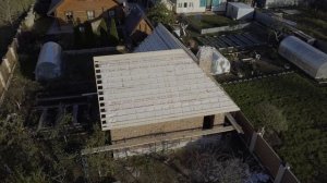 На строительстве гостевого дома по нашему проекту завершается монтаж крыши