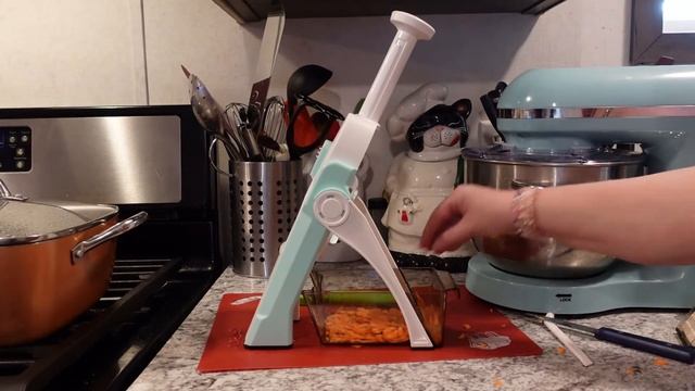 Safe Slice Mandoline by Dash ~ "A Safer Way to Slice" ~ Unboxing & Review смотреть онлайн