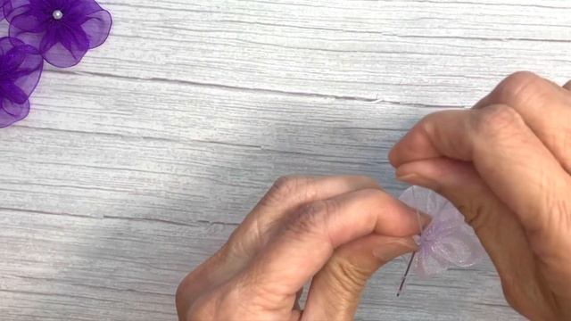 How To Make This Beautiful Purple Sweet Pea Flower Ribbon Lei смотреть онлайн