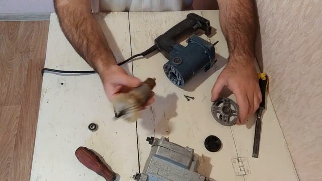 Заклинило якорь. Ремонт перфоратора. Замена подшипника смотреть онлайн