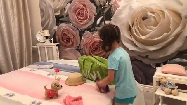 Анна выиграла поездку на море! Собираемся на море смотреть онлайн