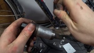 Каретка велосипеда после 12000 км. Как я снимал шатуны и каретку с велосипеда.