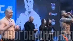 Иностранный боец решил разогреть бой с русским бойцом