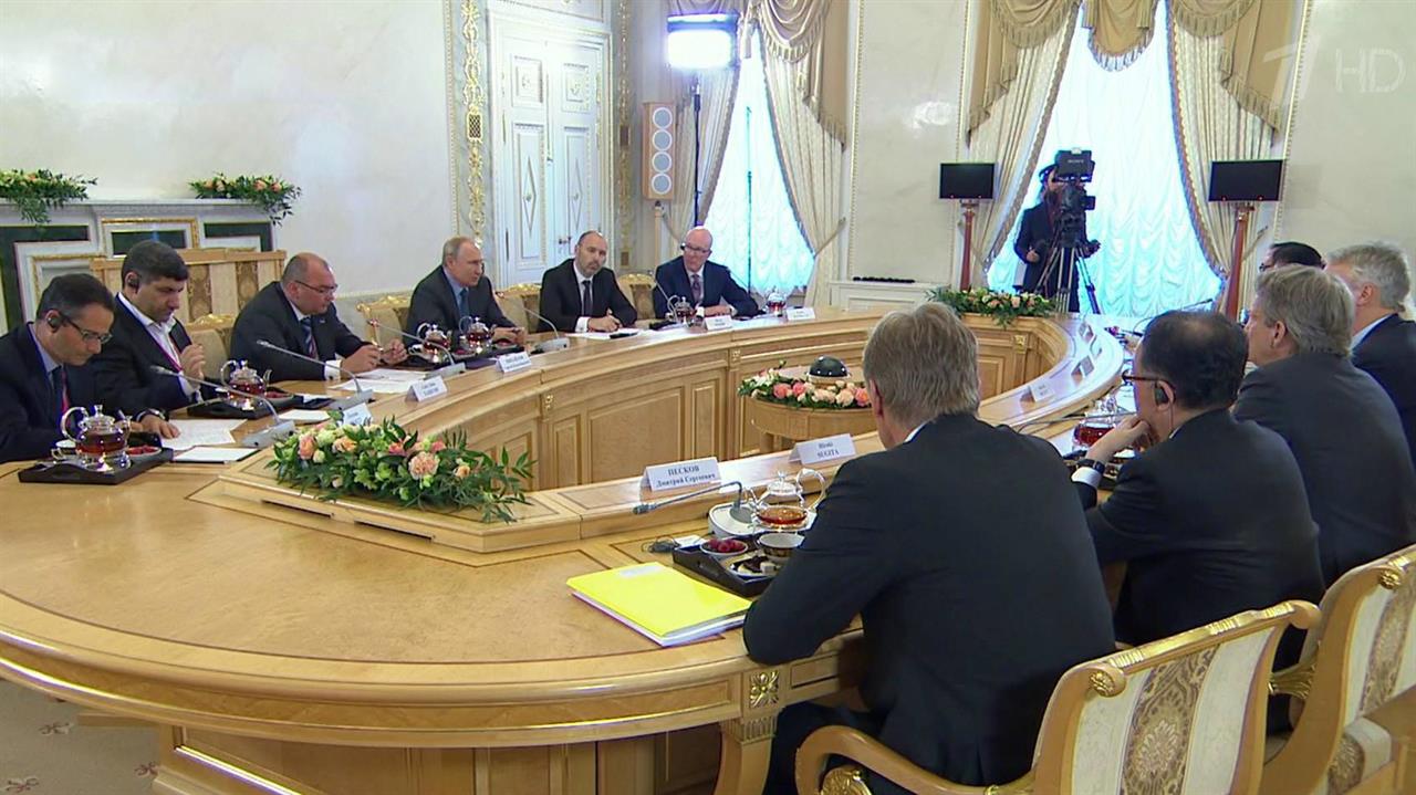 Владимир Путин встретился с главами крупнейших мировых информагентств