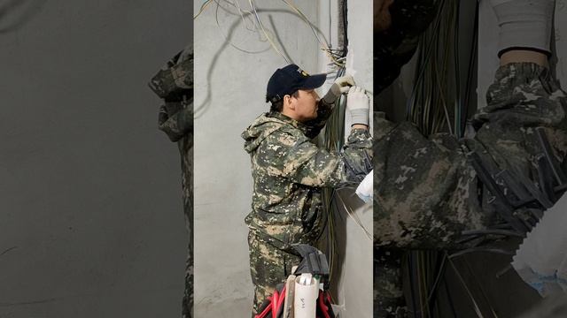 Расчесали электрощит перед сборкой