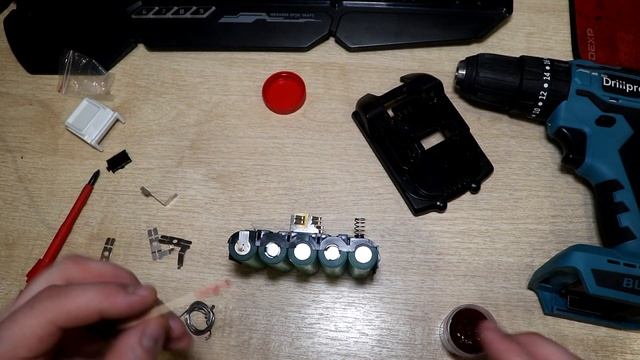 Собираю новый аккумулятор 18V для шуруповерта. 18650 VTC4..mp4