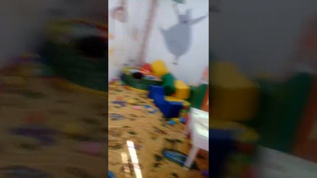 Юля играет на детской комнате в кафе бургер хите 🍔 это просто 👍 смотреть онлайн