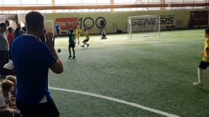 Дети играют в футбол. Турнир по футболу