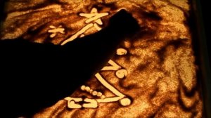 рисование песком "Новогодняя ёлочка (3 - двумя руками)"