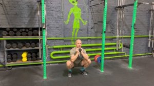 ГОБЛЕТ-ПРИСЕД С ГАНТЕЛЕЙ