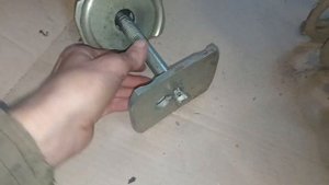 СЪЕМНИК ПРУЖИН АМОРТИЗАТОРА  ВАЗ 2101-07 И ДР...