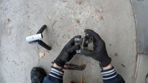 Ремонт ограничителей дверей на примере Kia Carens