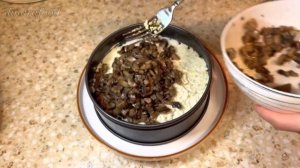 Салат с куриной грудкой и шампиньонами. Слоёный, сытный салат.