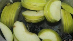 Компот из винограда с базиликом и мятой