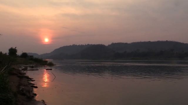ЗАКАТ. ЛАОС. РЕКА МЕКОНГ (SUNSET. Mekong River. Laos)