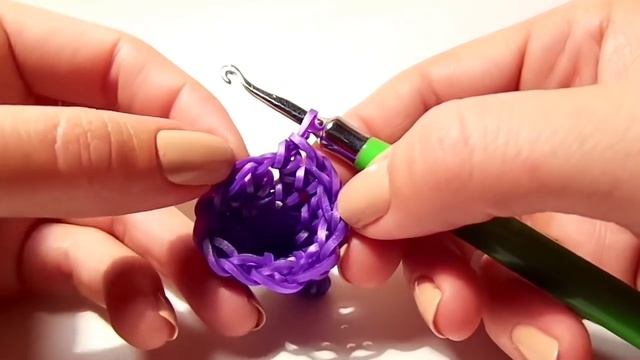 ШЛЯПА ДЛЯ ВЕДЬМЫ /Лумигуруми из резинок Rainbow Loom/ Witches hat loom, Радужки Rainbow Loom смотреть онлайн
