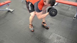 3a. Концентрированное сгибание руки с гантелей стоя в наклоне