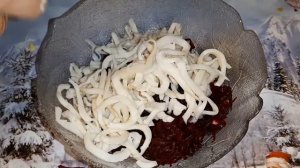 Новый салат, теперь один из моих любимых- со свеклой и кальмарами/Beet salad with squid
