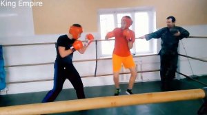 Первый спарринг новичков в боксе.