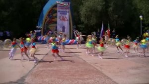 Танец "Мы такие разные"