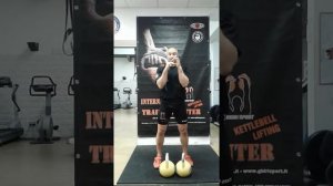 FRONT SQUAT DUE KETTLEBELL