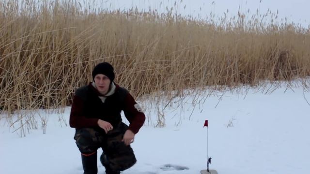 Крутит! Крутит! Подсекай! Маленький плес удивляет! Щука на жерлицы. смотреть онлайн