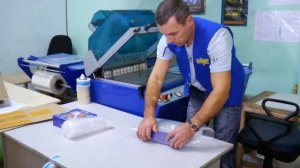 Процесс упаковки хрупкого товара