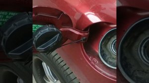 держатель крышке бензобака Mazda CX-7.
