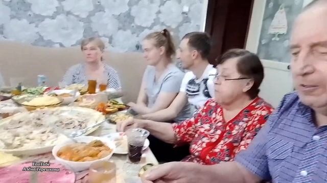 В гостях у родителей/Часть-2: Папин юбилей/Накрываем праздничный стол/Какой он родительский дом?!