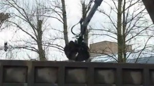 Работа ломовоза с гидравлическим манипулятором