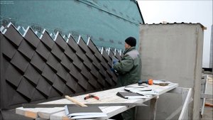 Монтаж кровельной чешуи (шашки)