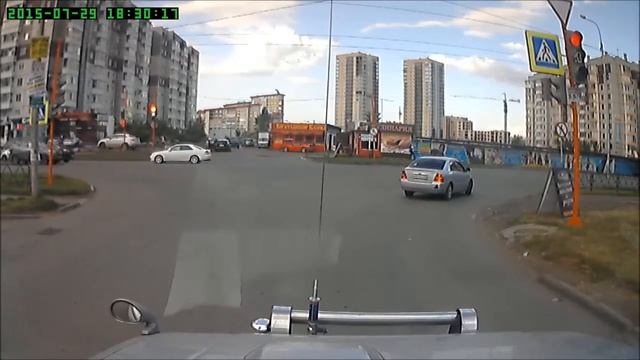 разворот новичка на перекрестке Красноярск 29.07.15