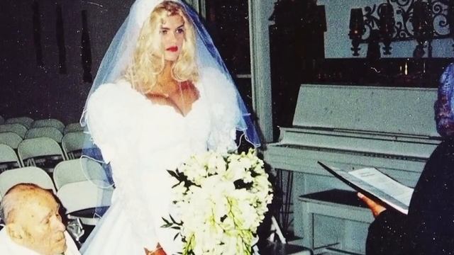 Она вышла за умирающего миллиардера, вот что он сделал с ней на старость лет! смотреть онлайн