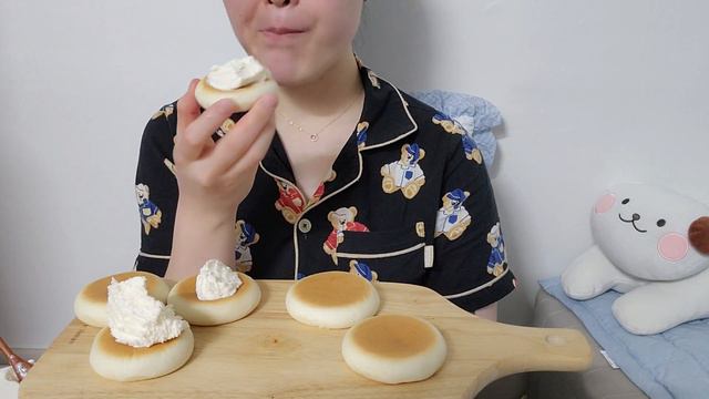 [먹방브이로그] 앞으로 황치즈 갸또는 여기다(황치즈/갸또/까눌레/타르트/무뼈국물닭발/꿀호떡+아이스크림/편의점도시락/마들렌/휘낭시에/스콘/버터바)