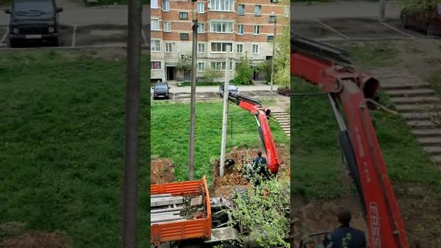 В г.Суворов на ул.Кирова д.11 переносят фонарные столбы. 28 апреля 2023 г. смотреть онлайн