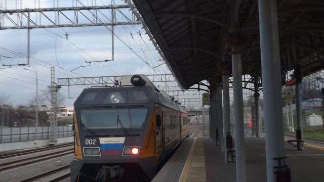 "Необычная автомотриса" Пионер-Интеграл-002 проезжает станцию Владыкино, МЦК. смотреть онлайн