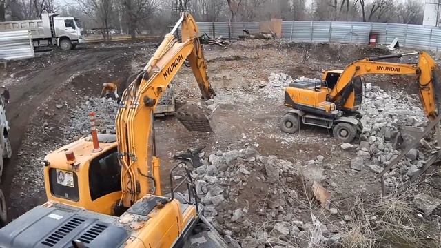 Колесный экскаватор Hyundai R140W-7 смотреть онлайн