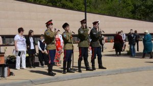 Казачий Ансамбль ЮРТ "Когда мы были на войне" Остановка "Вышка" День Победы 2015