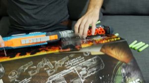 Распаковка игрушка ружье Зомби Страйк - NERF Zombie Strike Sledgefire