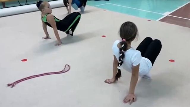 Тренировка гимнастики. САБИНА ЛАКИ ЛАЙФ