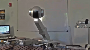 Четырехрукий робот учится сочинять музыку