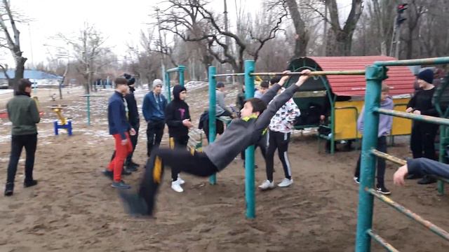 Занятия на турнике на пляже 2020 смотреть онлайн