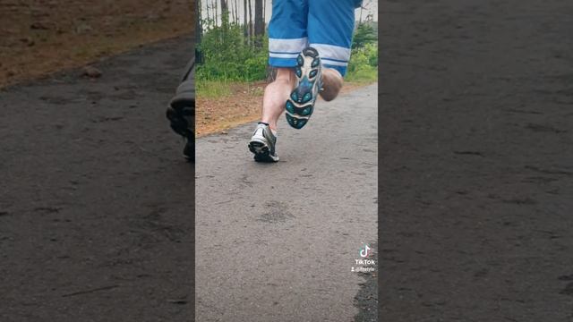 Бег с низкого старта в лесу #shorts смотреть онлайн