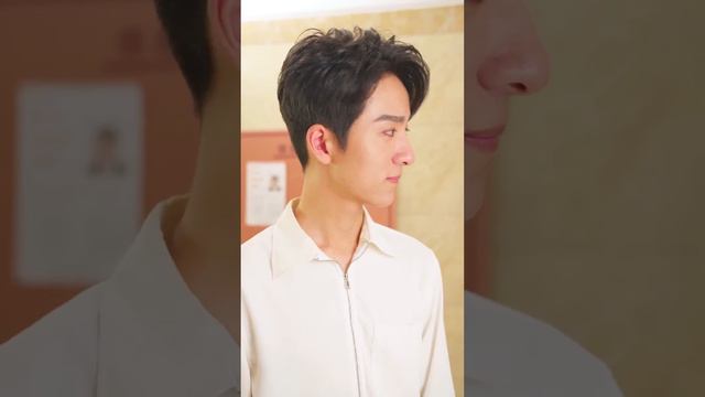 In order to pursue his ex wife, the president bought a million dollar mansion to be her neighbor смотреть онлайн