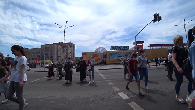 Караганда | на Новый рынок Алтын Арба через перекрёсток по Бухар-Жырау весной 2021 года