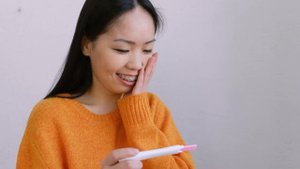 ПЕРВЫЕ СИМПТОМЫ БЕРЕМЕННОСТИ | Когда можно узнать о беременности