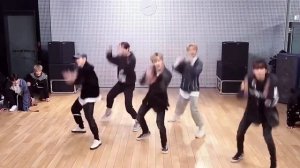 Очень милый и в тоже время крутой танец корейских парней