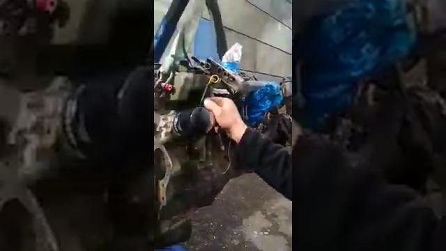 Как снять  масляный фильтр, если съёмником не получается?